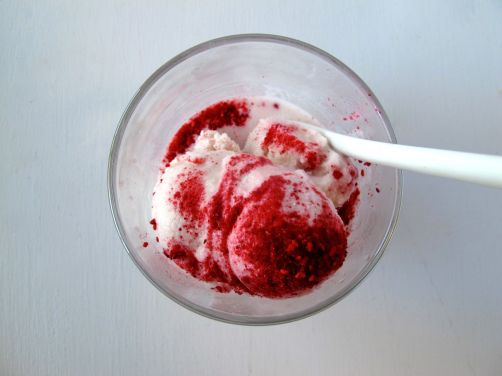 Pomegranate Rosé Frozen Yogurt with Pulverized Freeze-Dried Raspberries sprinkled on top